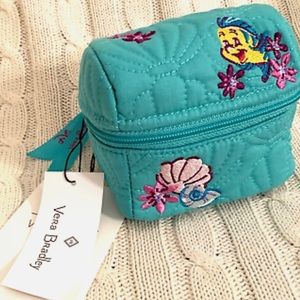 Vera Bradley flounder chest